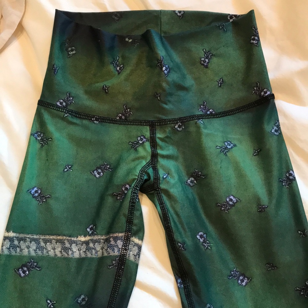 Teeki Yoga Hot Pants